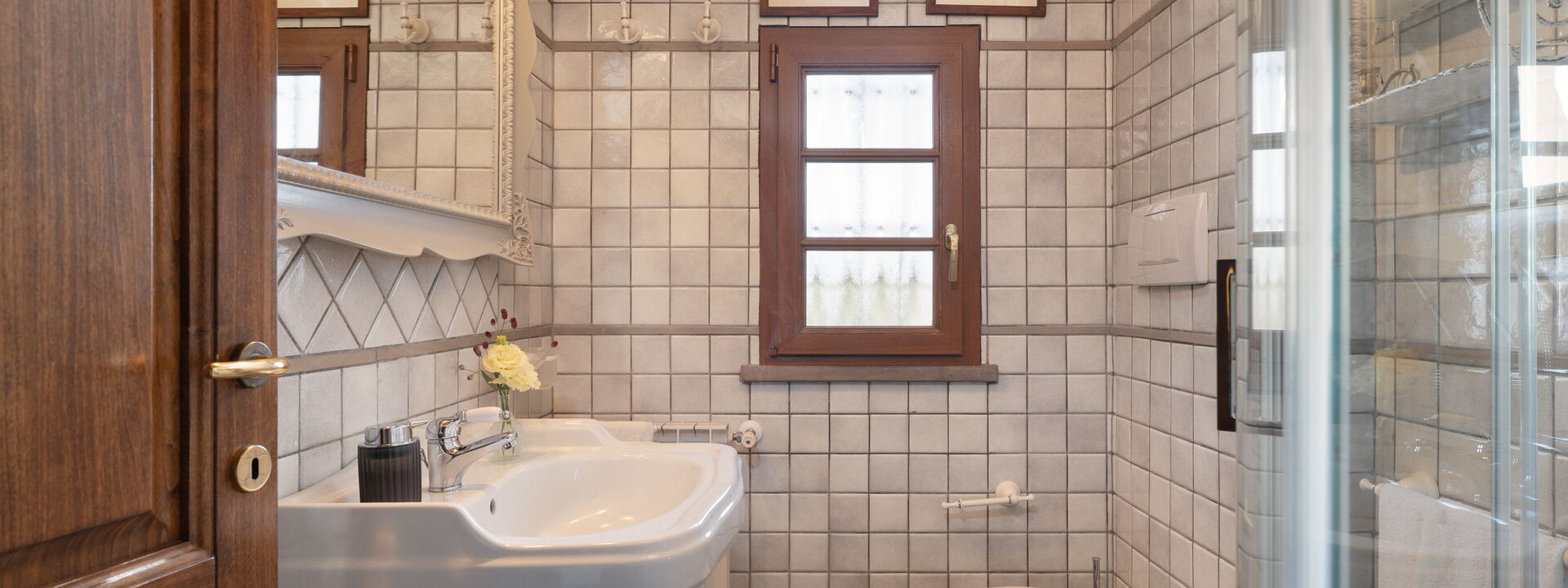 Villa Sunshine: Automne, Été, Printemps, Salle de bain