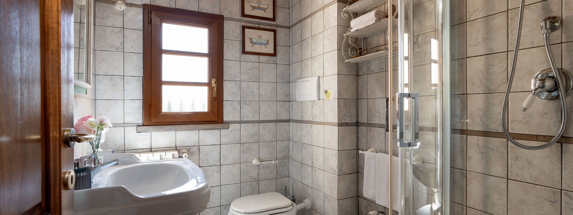 Villa Sunshine: Automne, Été, Printemps, Salle de bain