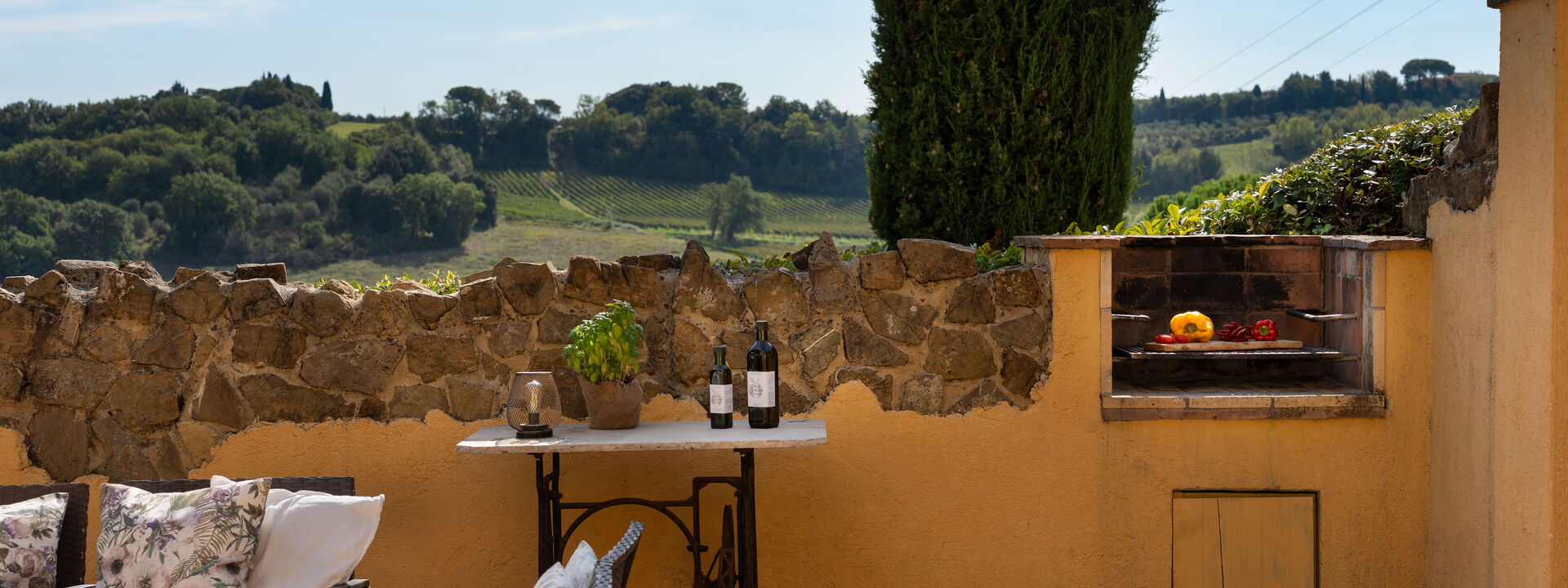 Villa Sunshine: Automne, Été, Extérieurs, Printemps