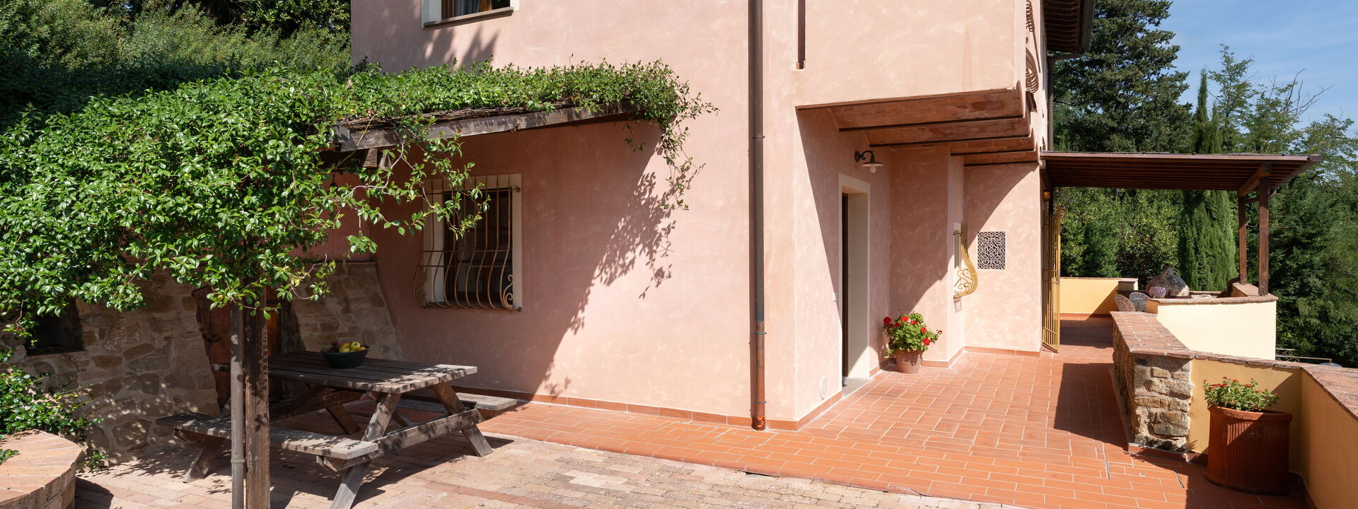 Villa Sunshine: Automne, Entrée principale, Été, Printemps