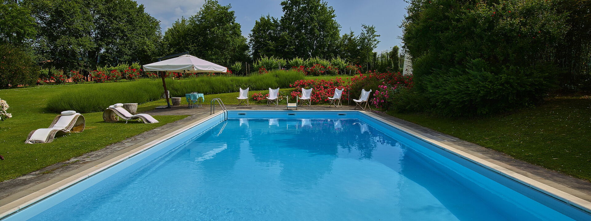 Villa Franciacorta: Außen, Ausstattung, Draussen, Frühling, Garten, Herbst, Schwimmbad, Sommer