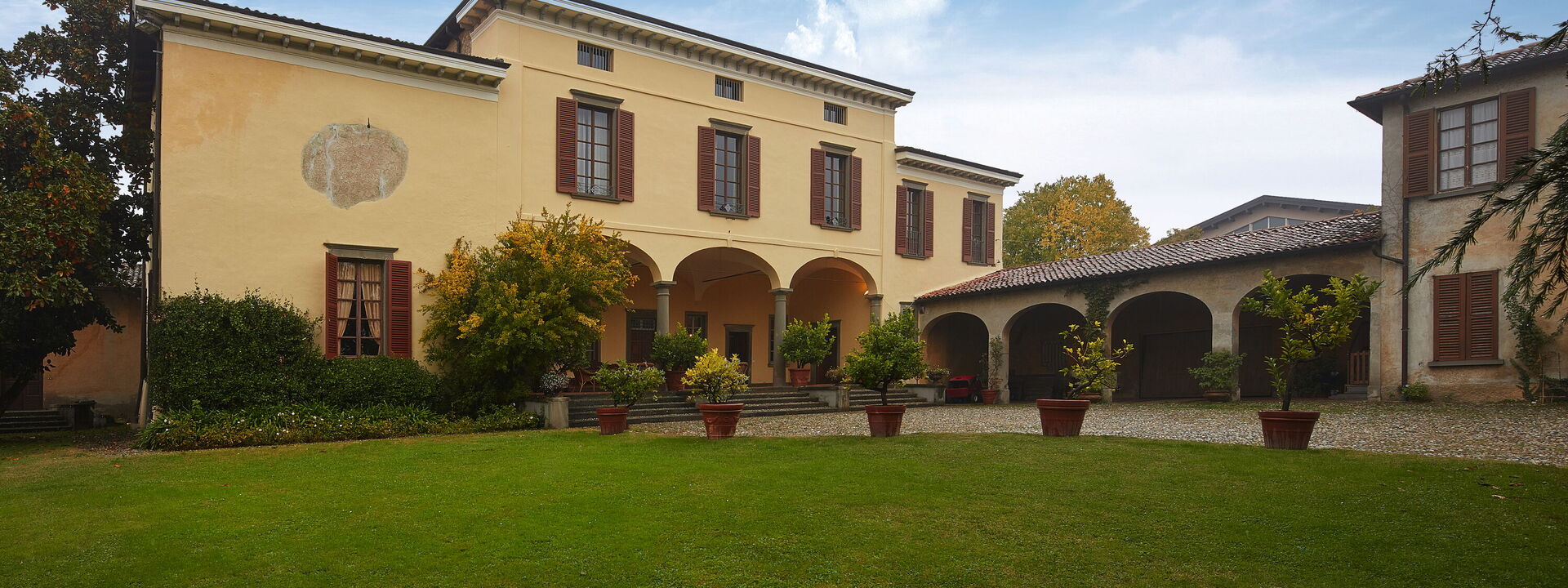 Villa Franciacorta: Außen, Ausstattung, Draussen, Frühling, Garten, Herbst, Sommer