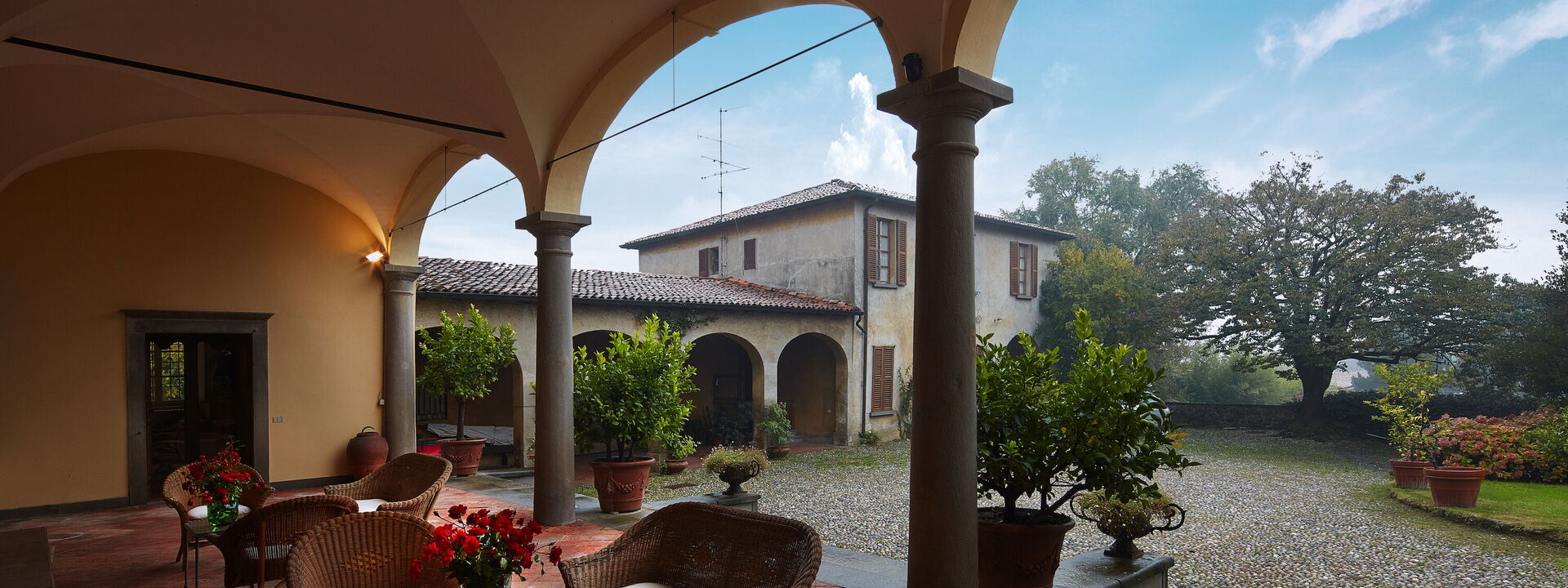 Villa Franciacorta: Außen, Ausstattung, Draussen, Frühling, Garten, Herbst, Sommer