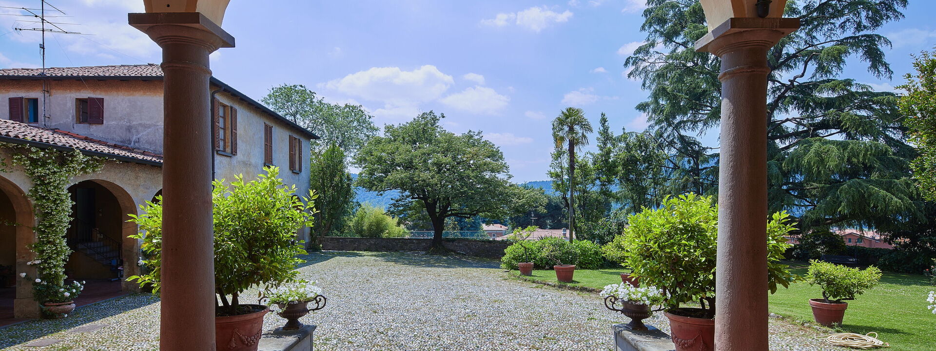 Villa Franciacorta: Außen, Ausstattung, Draussen, Frühling, Garten, Herbst, Sommer