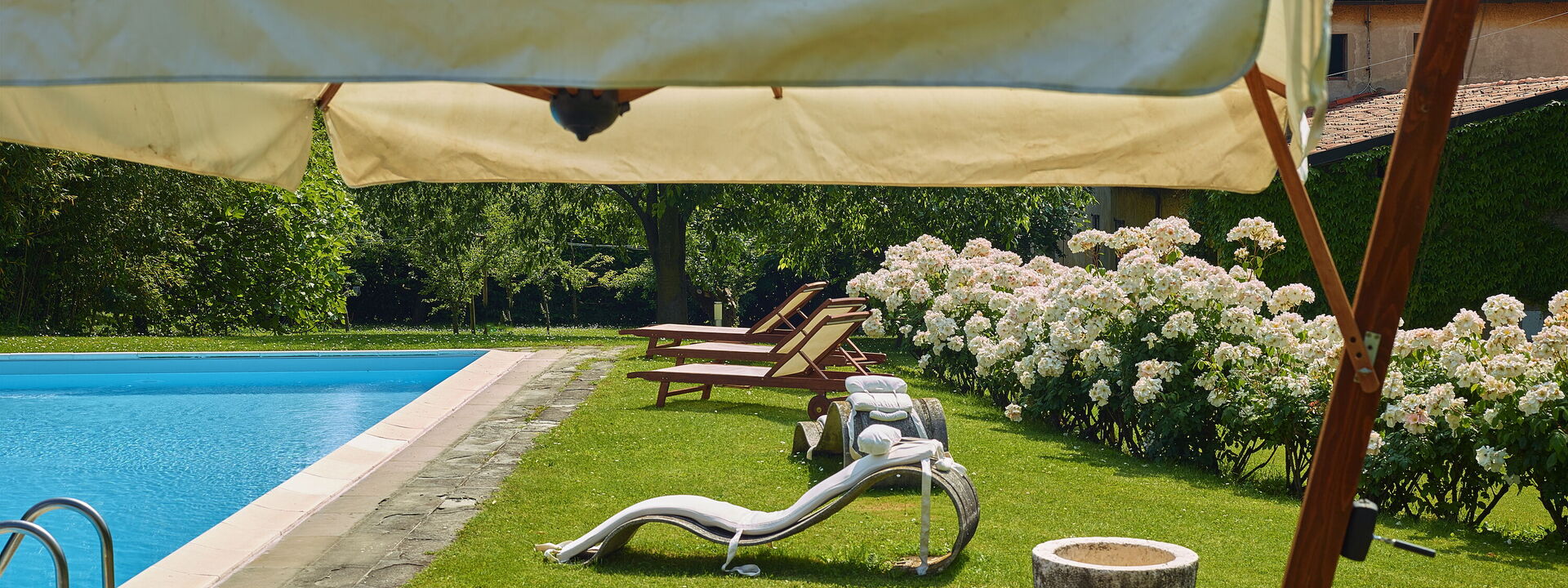 Villa Franciacorta: Außen, Ausstattung, Draussen, Frühling, Garten, Herbst, Schwimmbad, Sommer