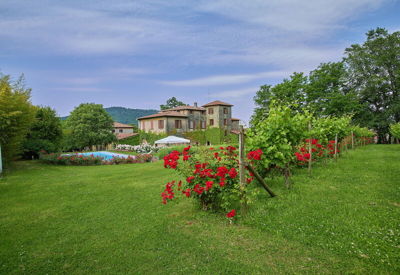 Villa Franciacorta: Amenities, Autumn, Building Exterior, Garden, Outdoor, Pool, Spring, Summer