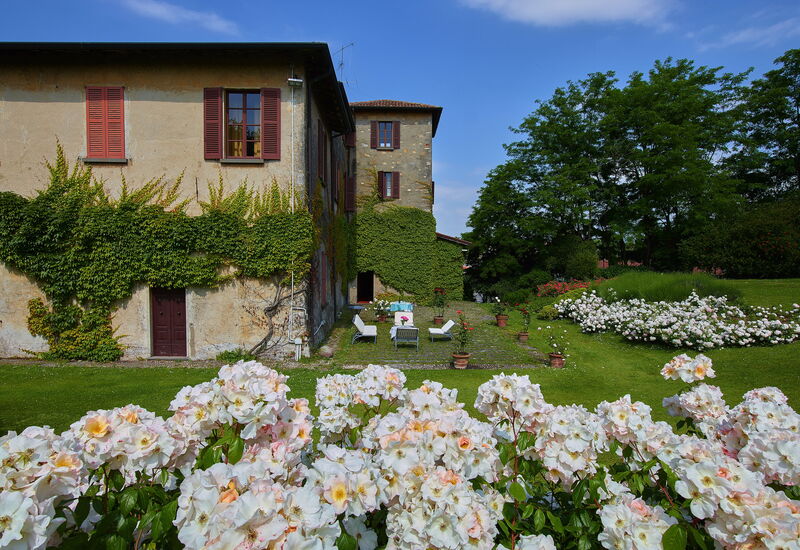 Villa Franciacorta: Amenities, Autumn, Building Exterior, Garden, Outdoor, Spring, Summer
