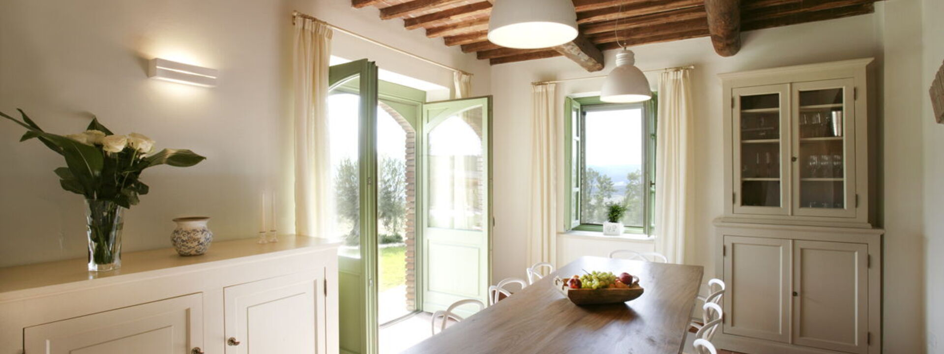 Villa Irene: Autunno, Caratteristiche, Dettagli della stanza, Estate, Primavera, Sala da pranzo