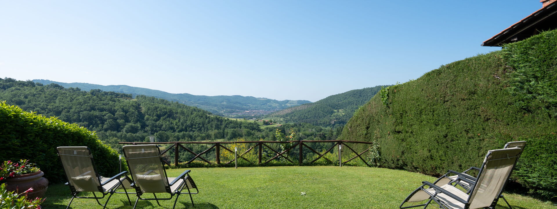 Villa Olivi - Subbiano, Toscana, Pool And Nature: Amenities, Autumn, Building Exterior, Garden, Scenic View, Spring, Summer