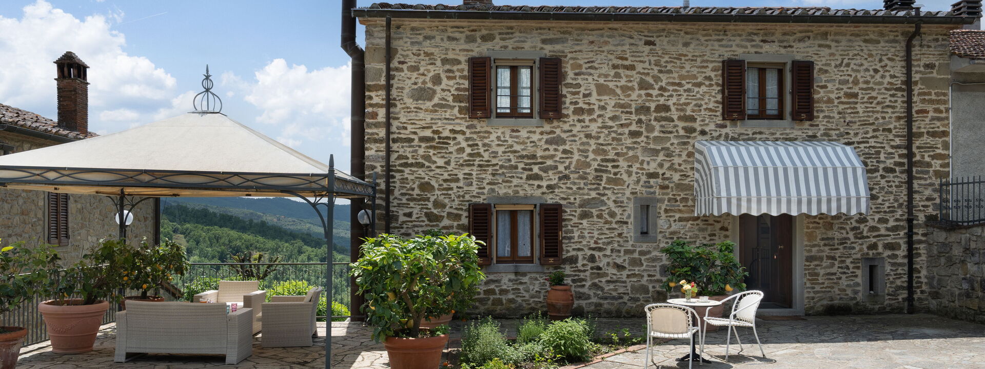 Villa Olivi - Subbiano, Toscana, Pool And Nature: Amenities, Autumn, Building Exterior, Garden, Main Entrance, Spring, Summer