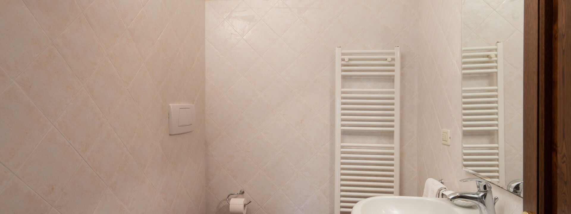 Villa Olivi - Subbiano, Toscana, Pool And Nature: Amenities, Autumn, Bathroom, Room Detail, Spring, Summer