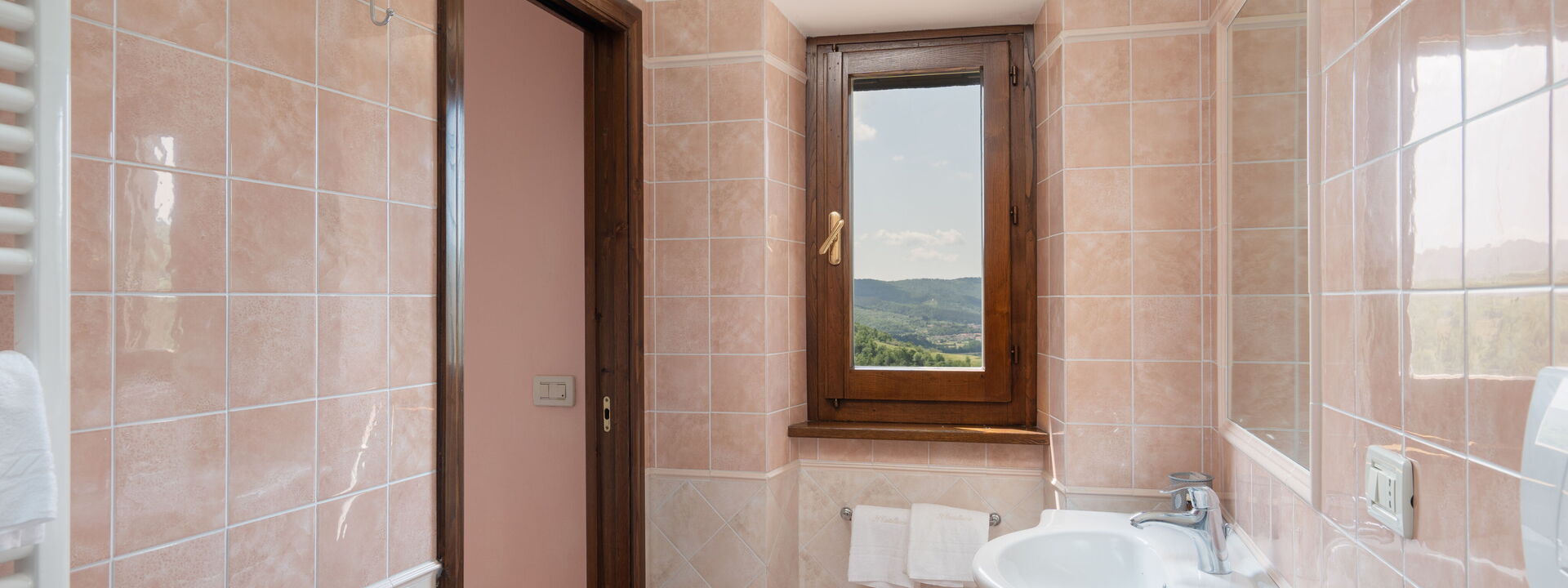 Villa Olivi - Subbiano, Toscana, Pool And Nature: Amenities, Autumn, Bathroom, Room Detail, Spring, Summer