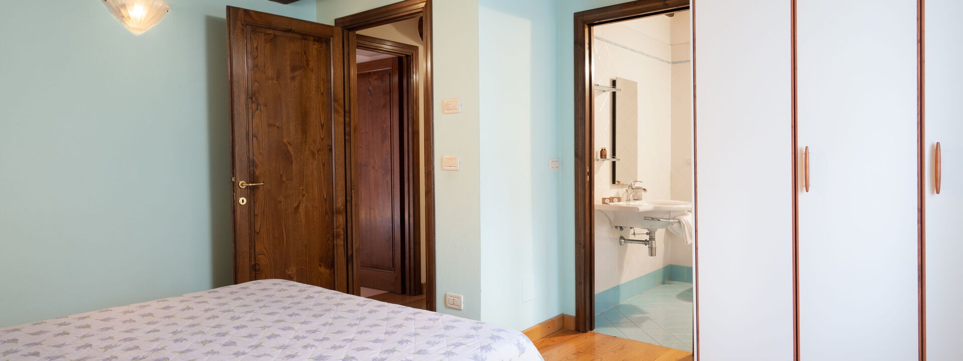 Villa Olivi - Subbiano, Toscana, Pool And Nature: Amenities, Autumn, Bedroom, Room Detail, Spring, Summer