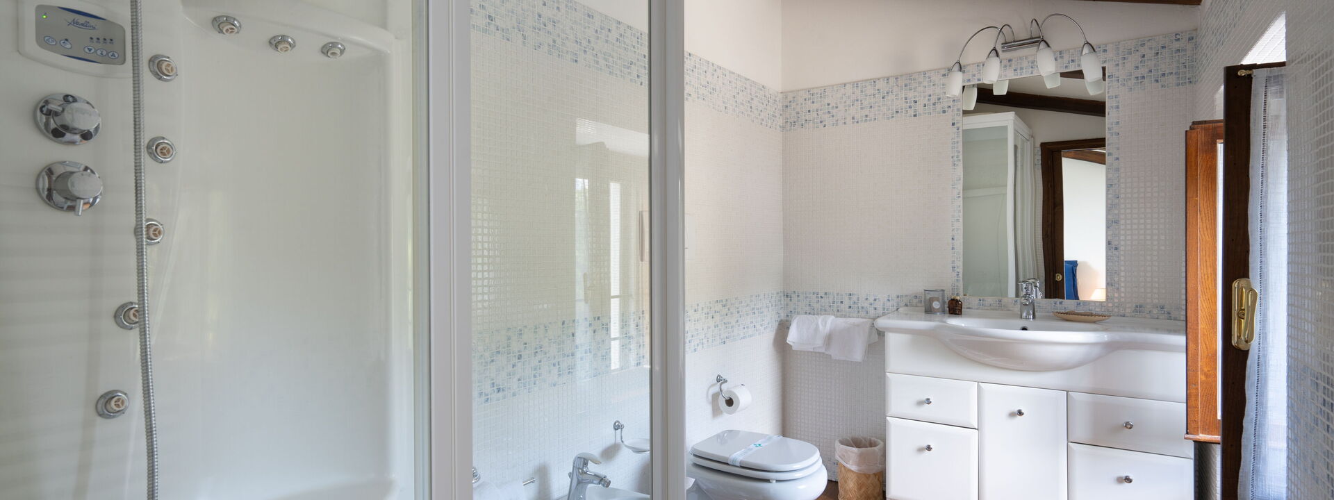 Villa Olivi - Subbiano, Toscana, Pool And Nature: Amenities, Autumn, Bathroom, Room Detail, Spring, Summer