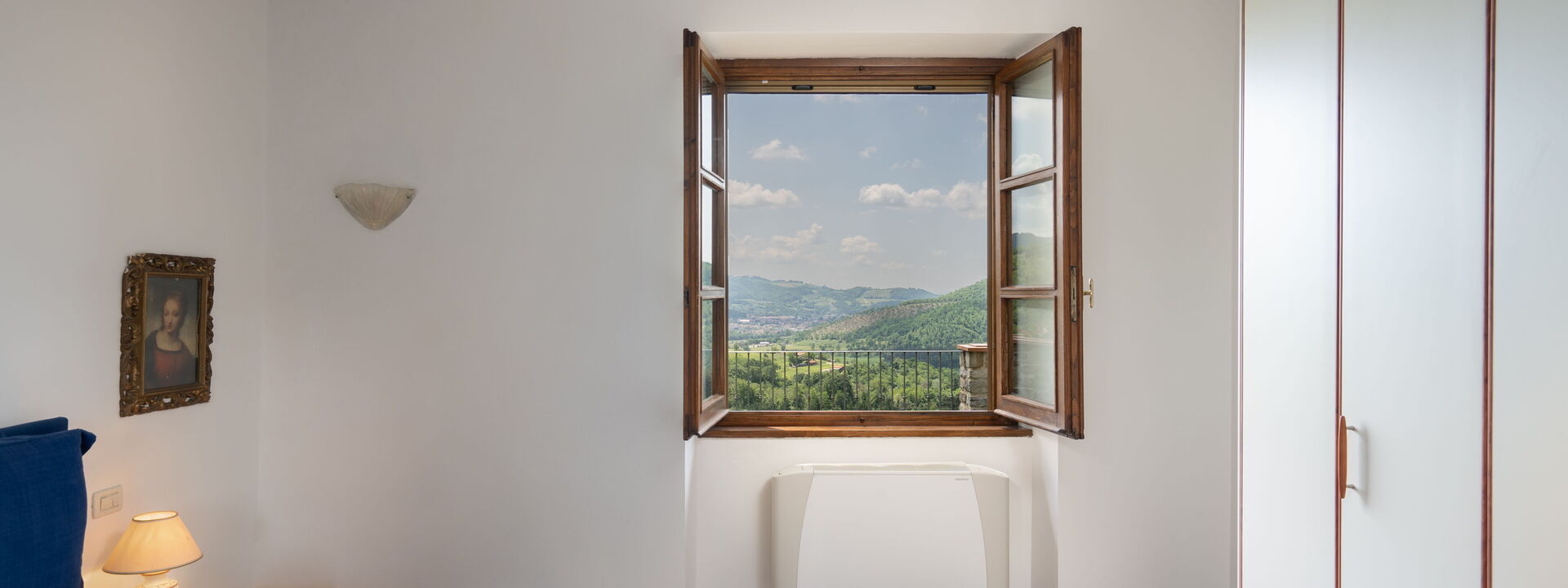 Villa Olivi - Subbiano, Toscana, Pool And Nature: Amenities, Autumn, Bedroom, Room Detail, Spring, Summer