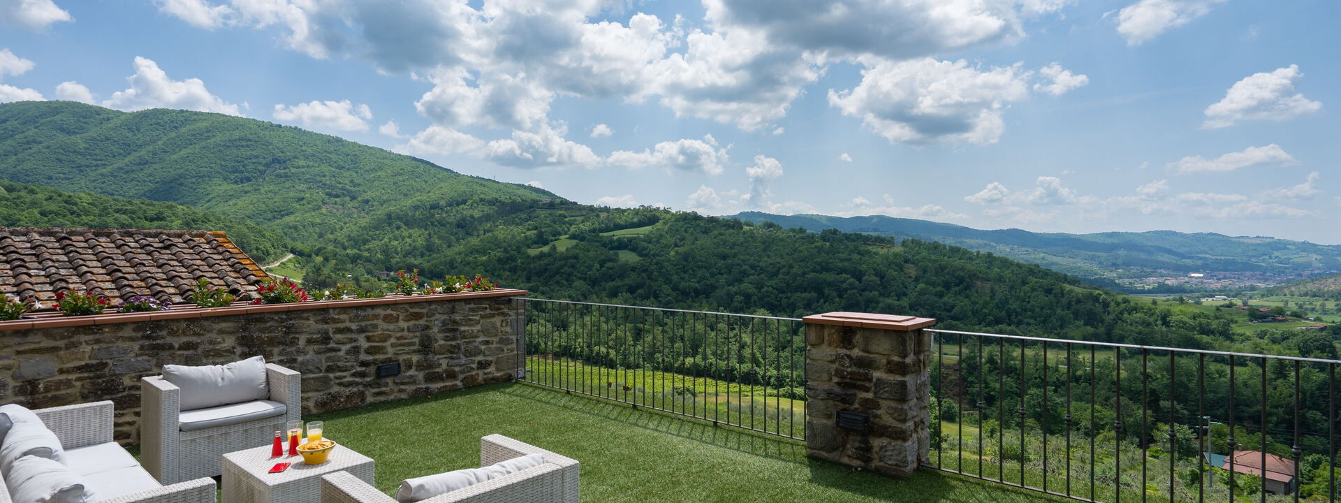 Villa Olivi - Subbiano, Toscana, Pool And Nature: Amenities, Autumn, Building Exterior, Garden, Spring, Summer