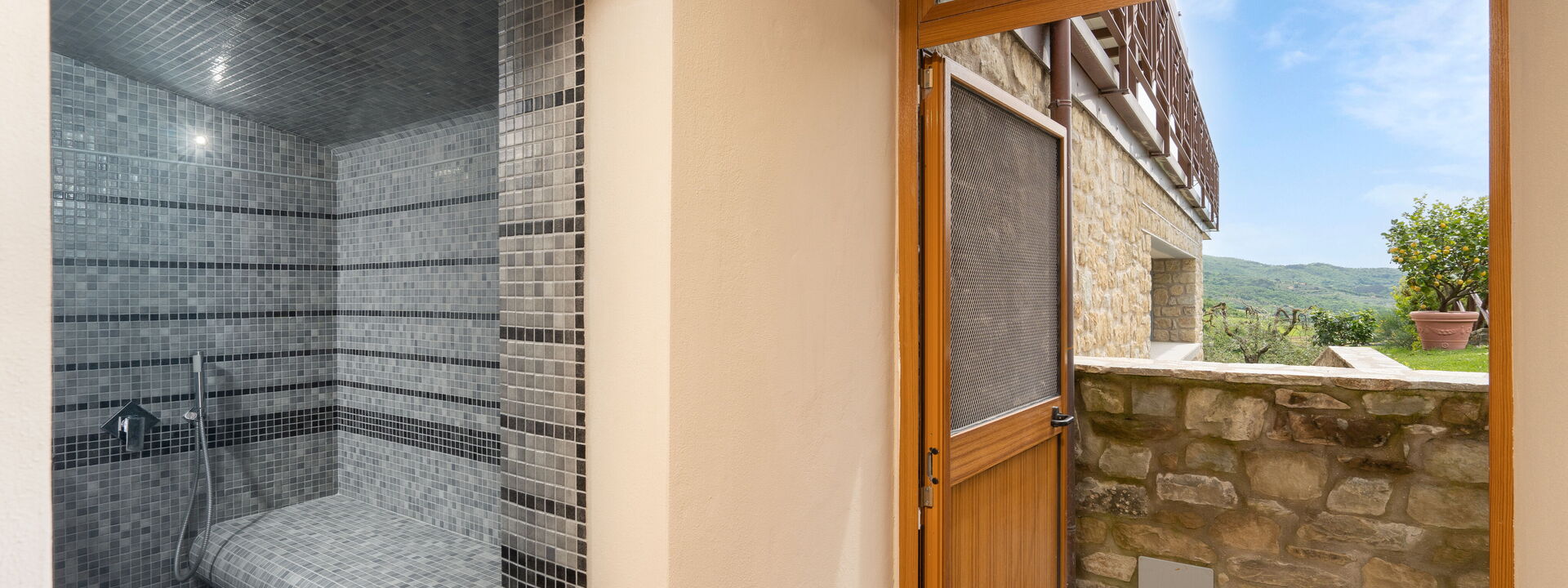 Villa Castelluccio - Arezzo, Toscana: Autumn, Facilities, Spring, Summer