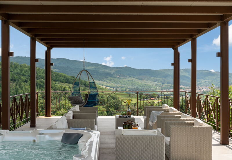 Villa Castelluccio - Arezzo, Toscana: Außen, Ausstattung, Frühling, Garten, Herbst, Sommer, Whirlpool