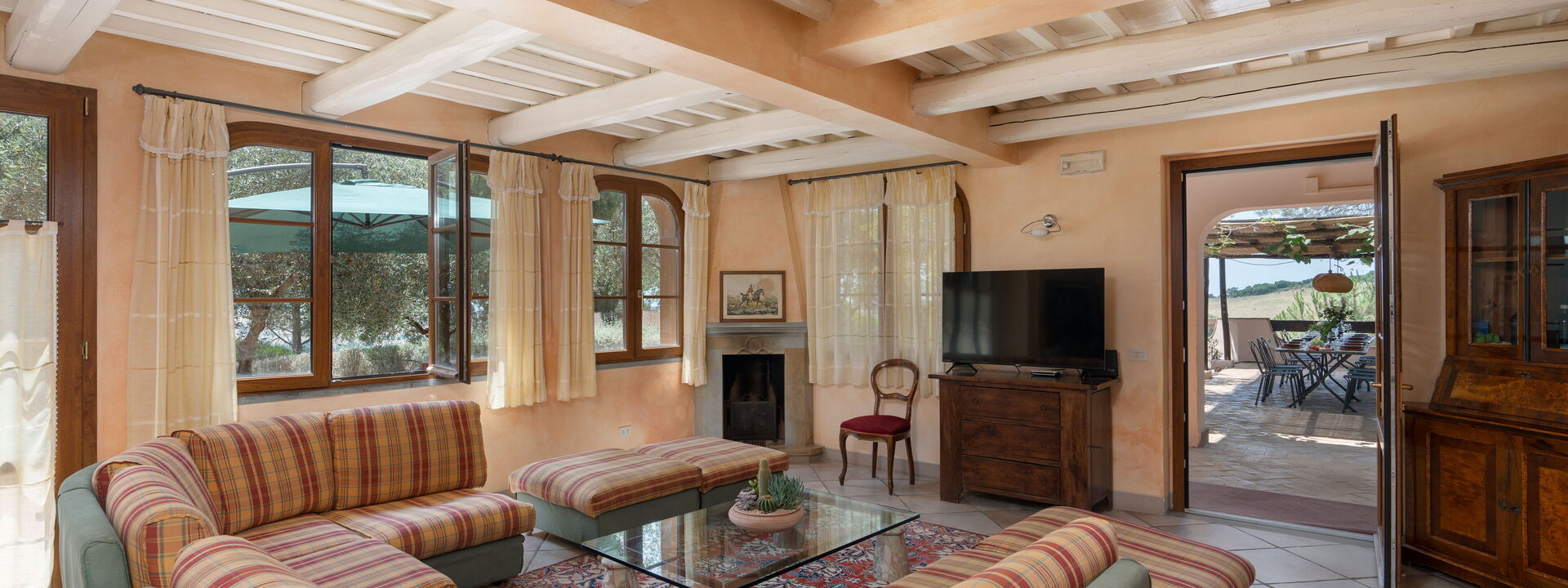 Villa Monte Bottigli: Autumn, Balcony / Terrace / Patio, Building Exterior, Living Room, Main Entrance, Spring, Summer