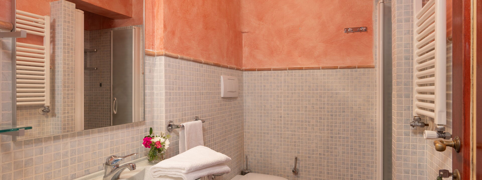 Villa Monte Bottigli: Bathroom of bedroom 6