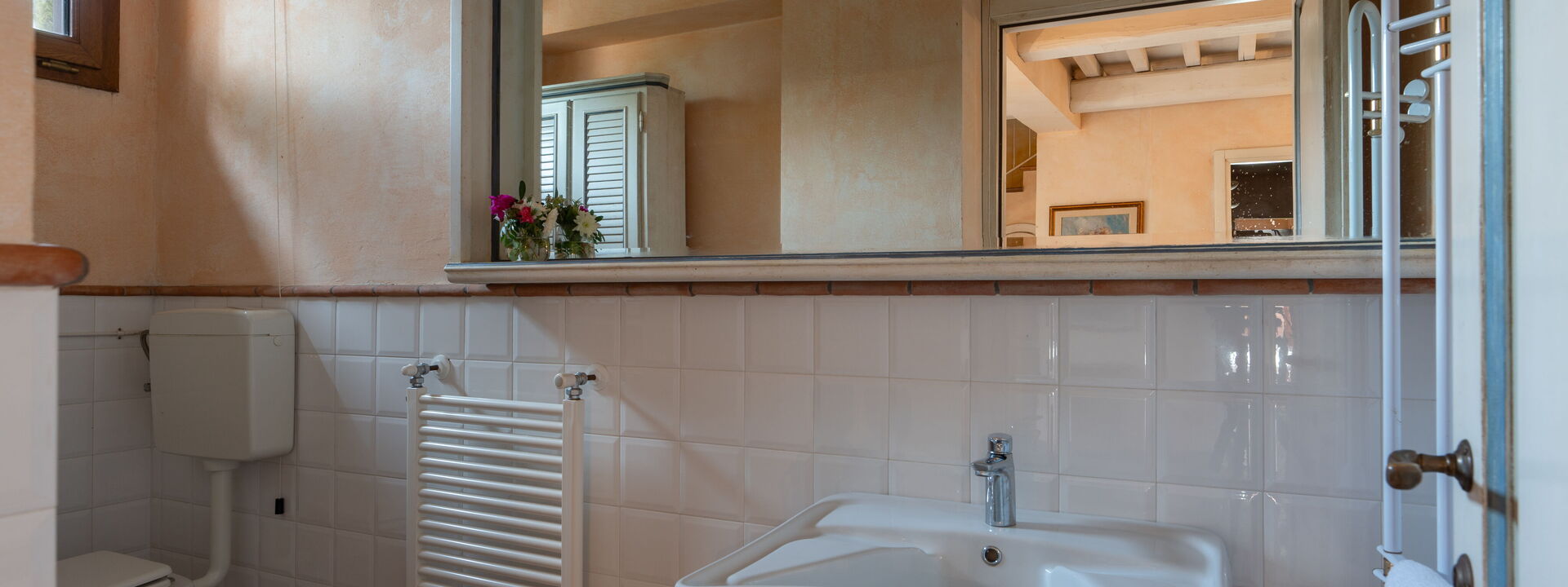 Villa Monte Bottigli: Autumn, Bathroom, Spring, Summer
