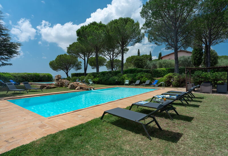 Villa Monte Bottigli: Außen, Balkon / Terrasse / Patio, Draussen, Frühling, Garten, Herbst, Schwimmbad, Sommer