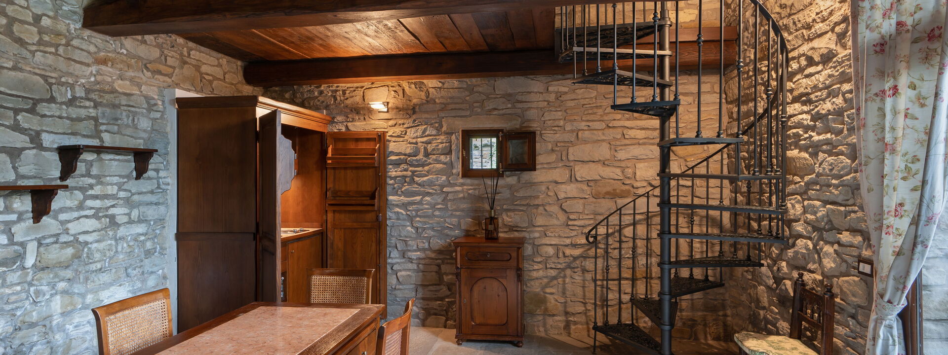 Villa Torre Delle Rose - Firenzuola, Private Pool, Ac, Privacy: Autunno, Estate, Primavera, Soggiorno