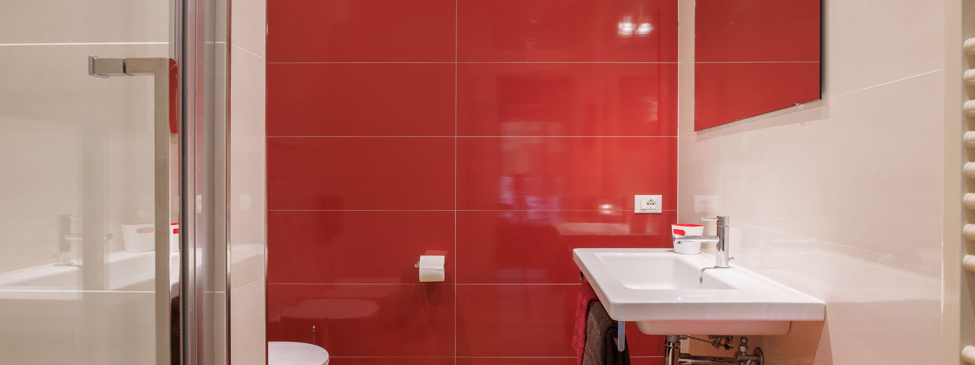 Betty Florence Charming Modern Apartment Near Piazza della Libertà: Autumn, Bathroom, Spring, Summer