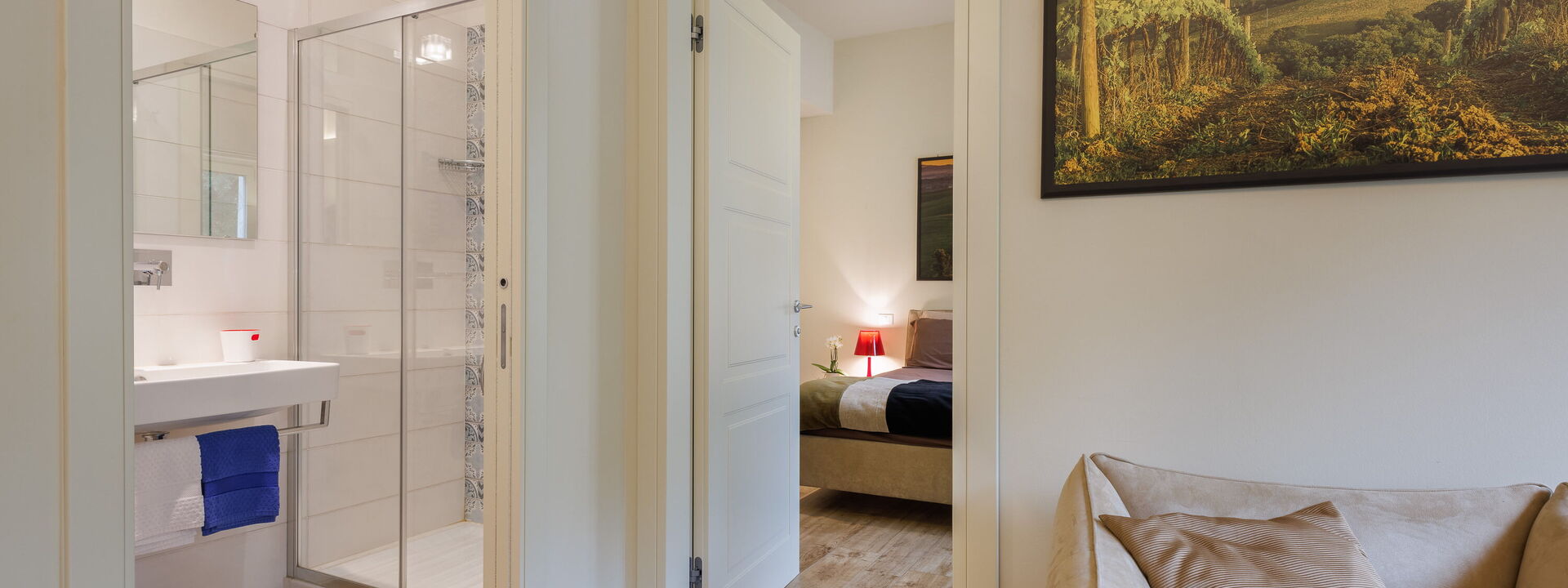 Betty Florence Charming Modern Apartment Near Piazza della Libertà: Autumn, Bathroom, Spring, Summer