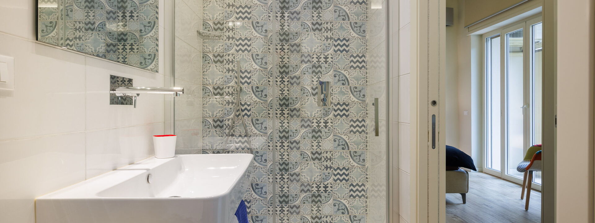 Betty Florence Charming Modern Apartment Near Piazza della Libertà: Autumn, Bathroom, Spring, Summer