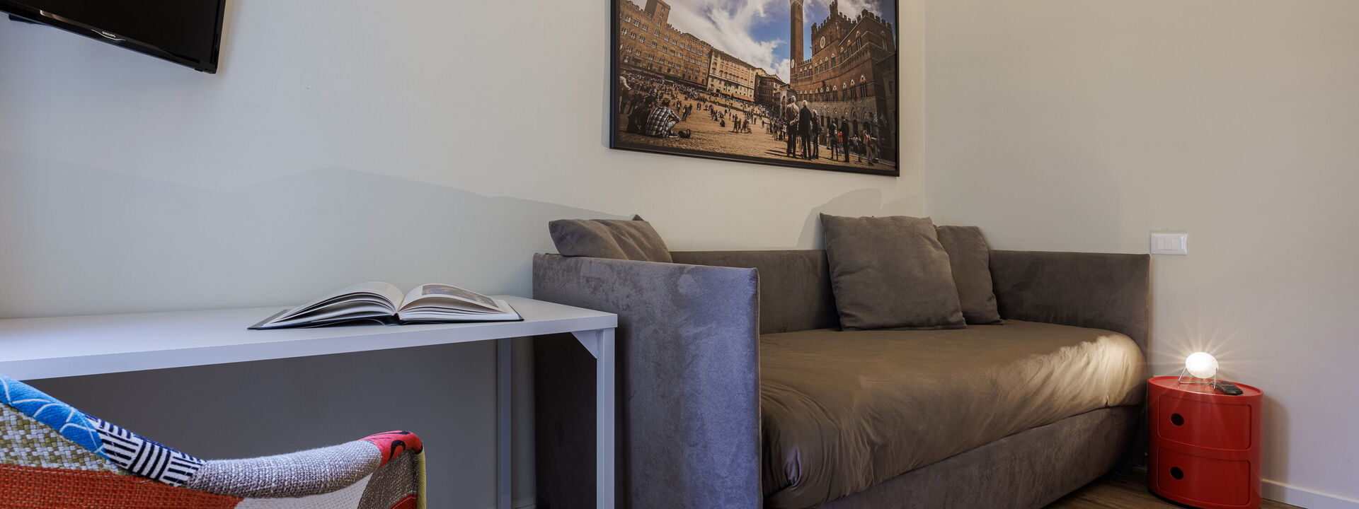 Betty Florence Charming Modern Apartment Near Piazza della Libertà: Autumn, Living Room, Spring, Summer