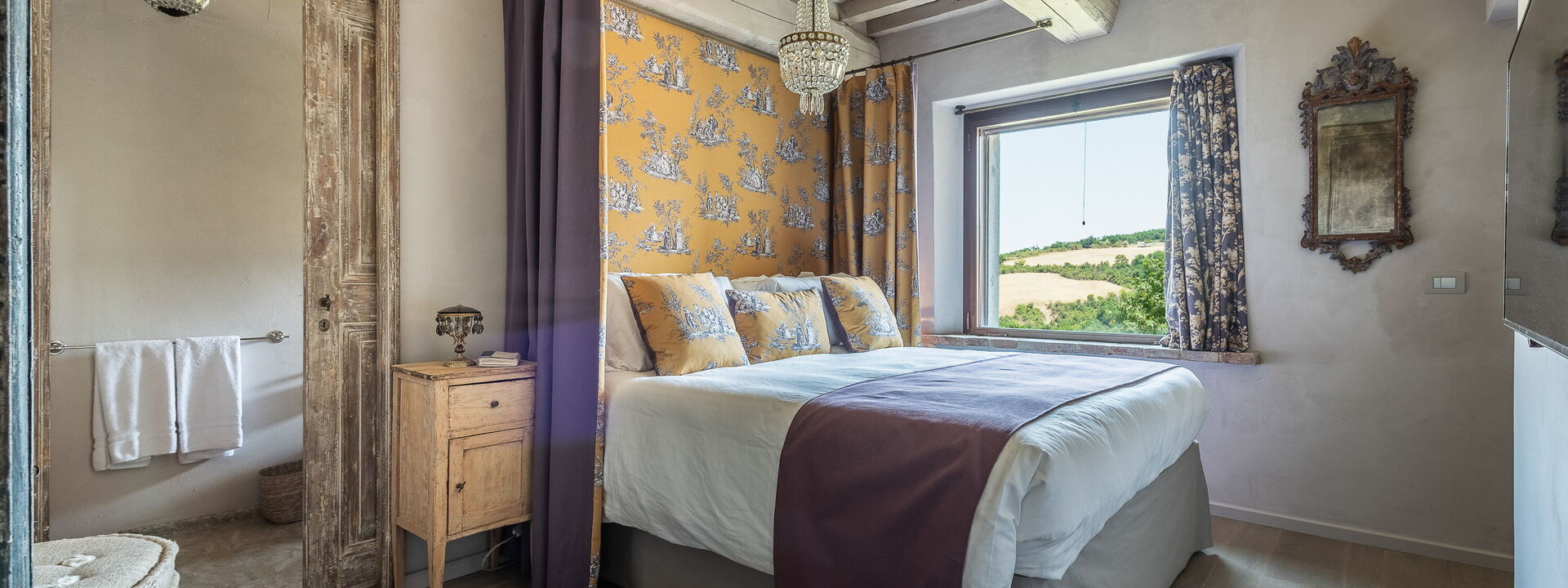 Podere Tesoro - Radicondoli, Toscana: Autumn, Bedroom, Spring, Summer