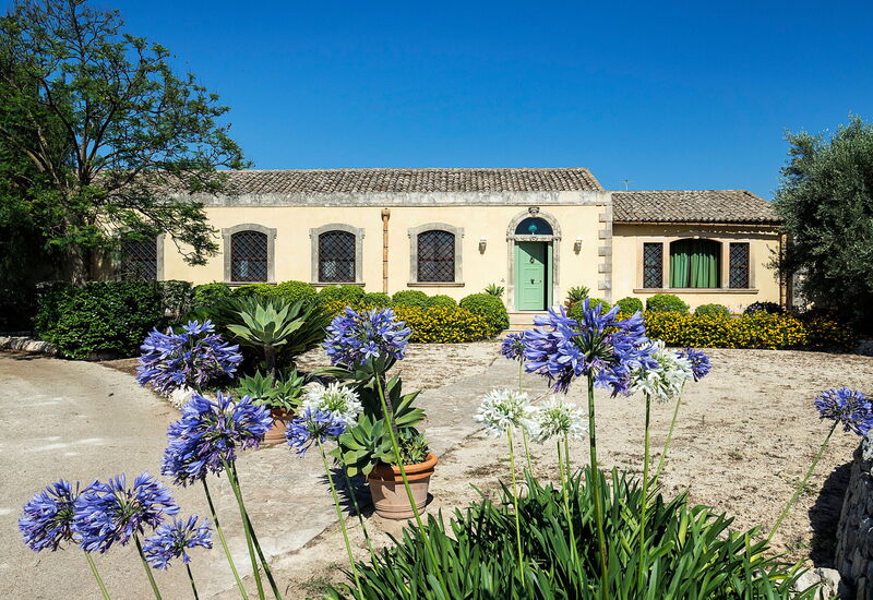 Casa Colore - Siracusa, Sicilia: Autumn, Building Exterior, Garden, Outdoor, Spring, Summer