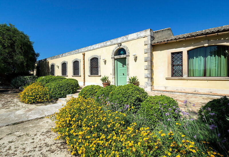 Casa Colore - Siracusa, Sicilia: Autumn, Building Exterior, Garden, Outdoor, Spring, Summer