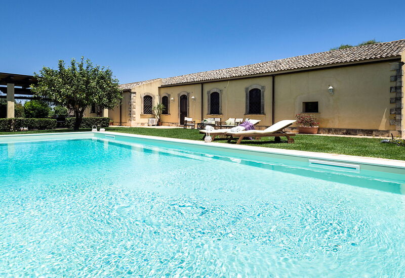 Casa Colore - Siracusa, Sicilia: Autumn, Building Exterior, Garden, Outdoor, Pool, Spring, Summer
