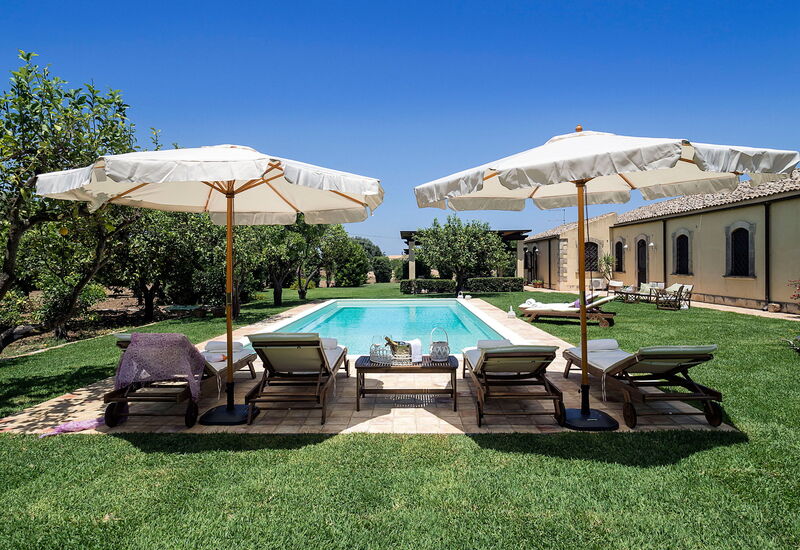 Casa Colore - Siracusa, Sicilia: Autumn, Building Exterior, Garden, Outdoor, Pool, Spring, Summer