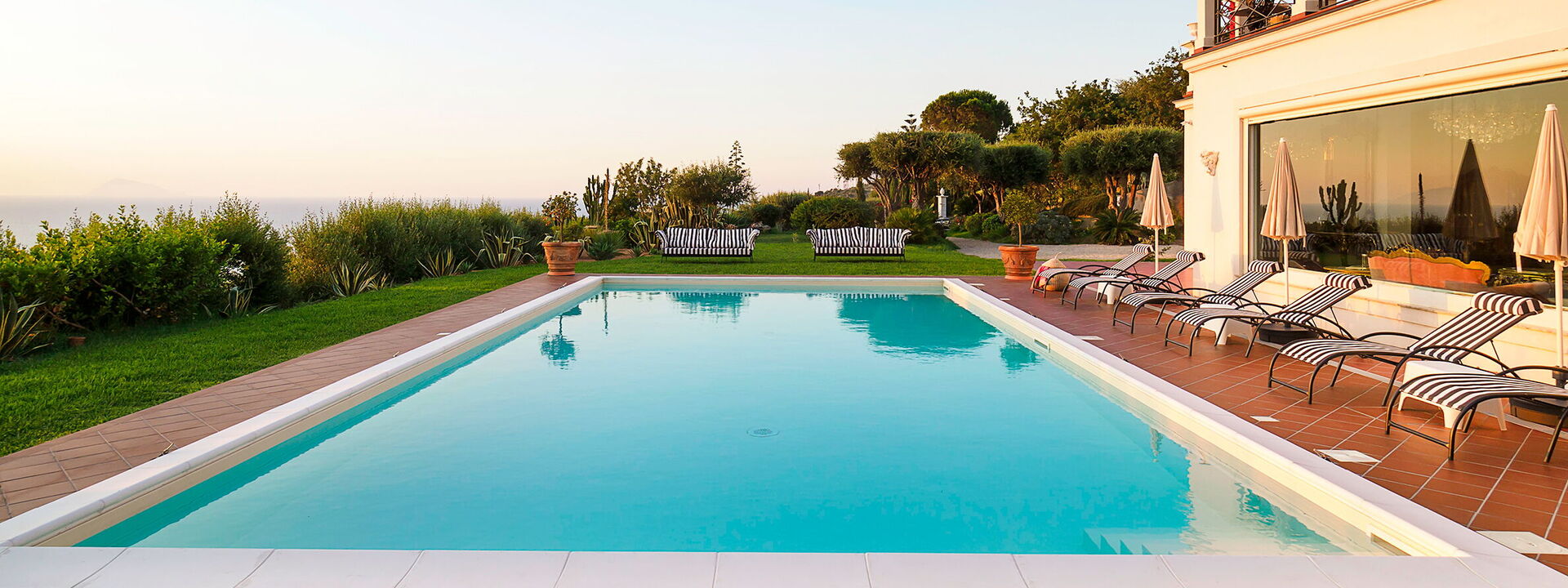 Villa Ester - Capo D'orlando, Sicilia: Autunno, Balcone / Terrazza / Patio, Estate, Esterni, Piscina, Primavera