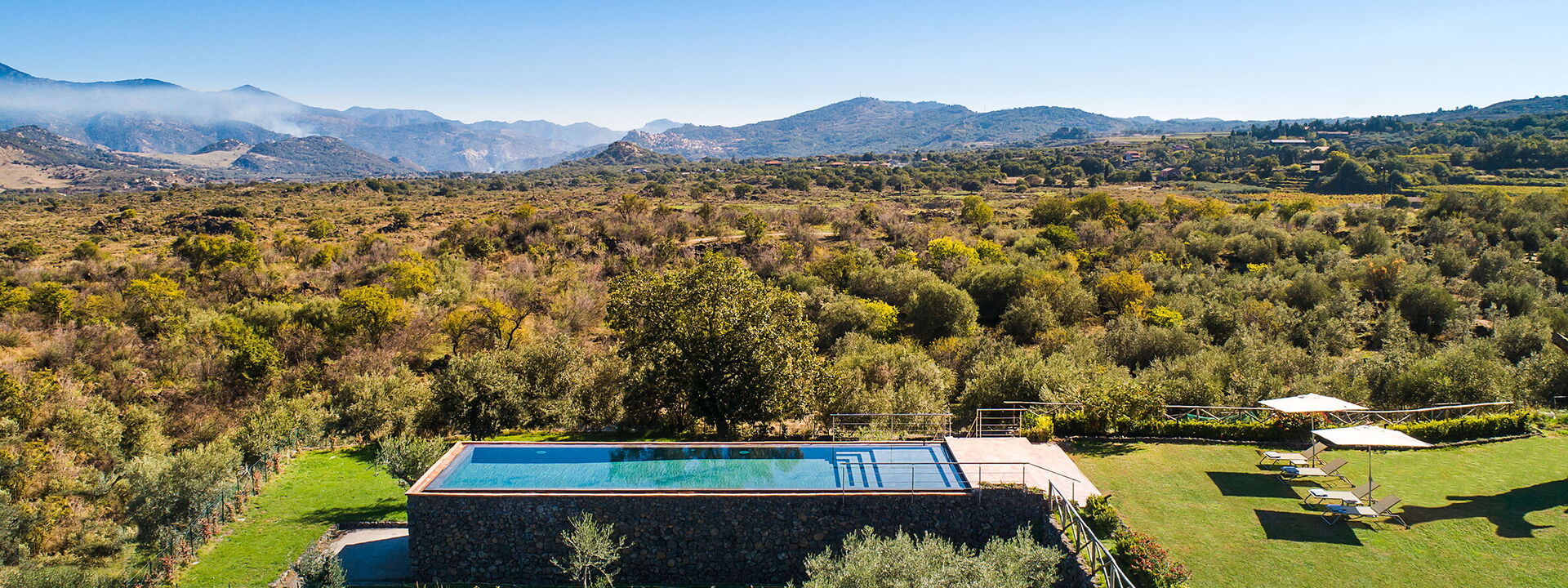 Dimora Vulcano - Castiglione Di Sicilia, Sicilia: Ansichten, Außen, Draussen, Frühling, Garten, Herbst, Schwimmbad, Sommer