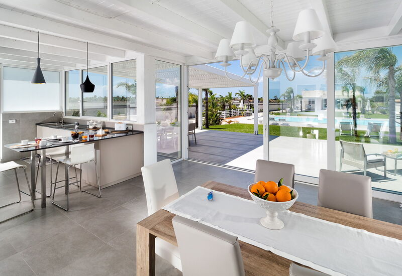 Casa Biancoverde - Marsala, Sicilia: Autunno, Balcone / Terrazza / Patio, Cucina, Estate, Piscina, Primavera, Sala da pranzo