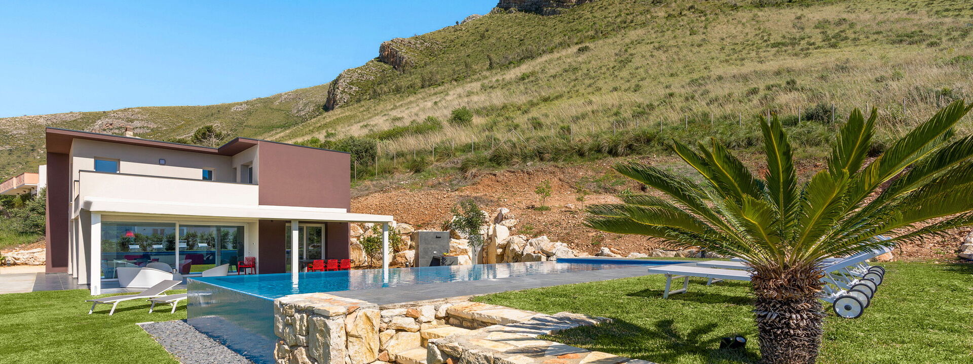 Villa Cinema - Castellammare Del Golfo, Sicilia: Ansichten, Außen, Draussen, Frühling, Garten, Herbst, Schwimmbad, Sommer