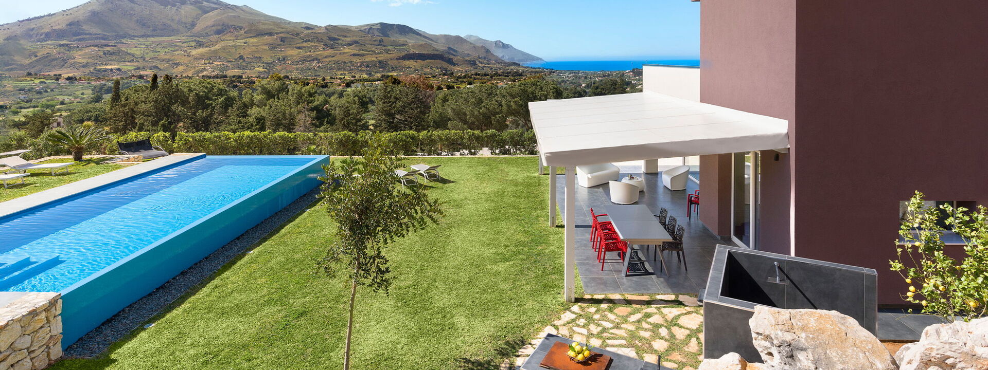 Villa Cinema - Castellammare Del Golfo, Sicilia: Ansichten, Außen, Draussen, Frühling, Garten, Herbst, Schwimmbad, Sommer
