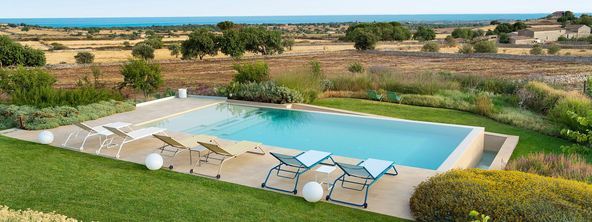 Splendida - Modica, Sicilia: Ansichten, Außen, Balkon / Terrasse / Patio, Draussen, Frühling, Garten, Herbst, Schwimmbad, Sommer