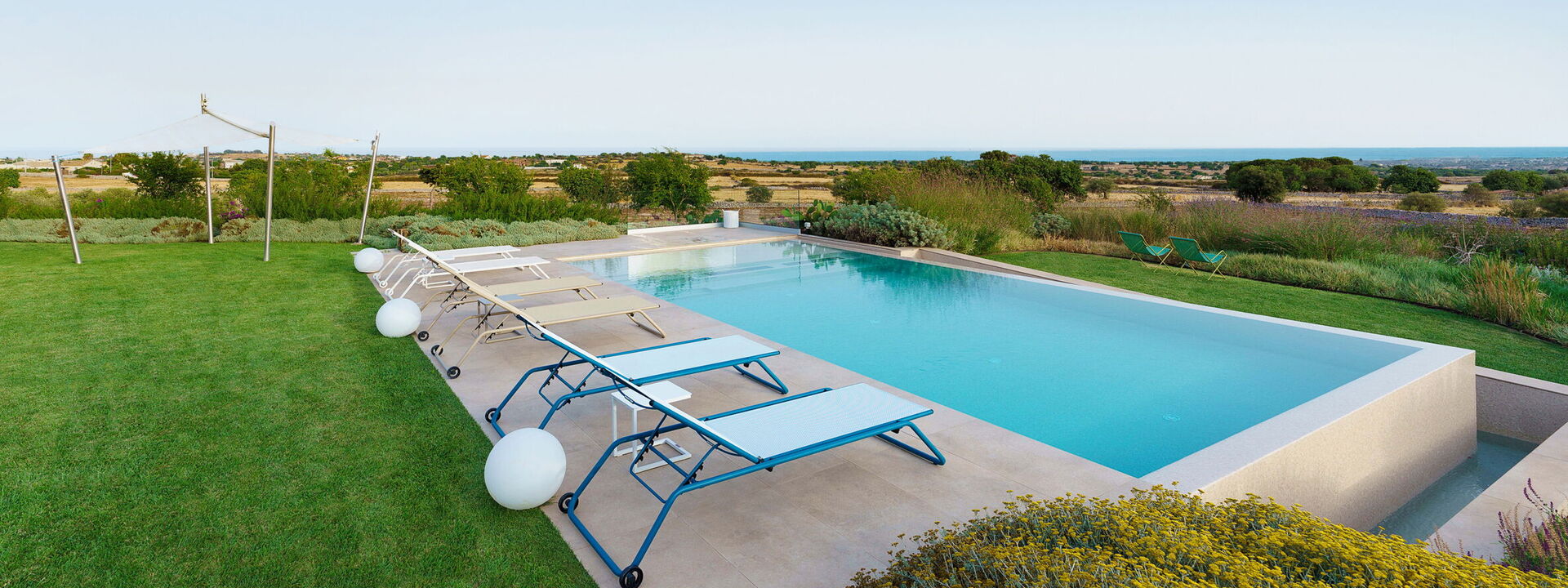 Splendida - Modica, Sicilia: Ansichten, Außen, Balkon / Terrasse / Patio, Draussen, Frühling, Garten, Herbst, Schwimmbad, Sommer