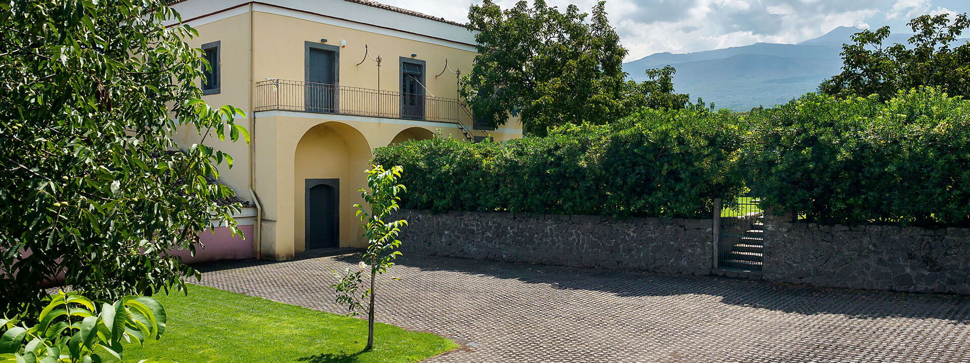 Villa Tranquilla - Randazzo, Sicilia: Autumn, Building Exterior, Garden, Outdoor, Spring, Summer