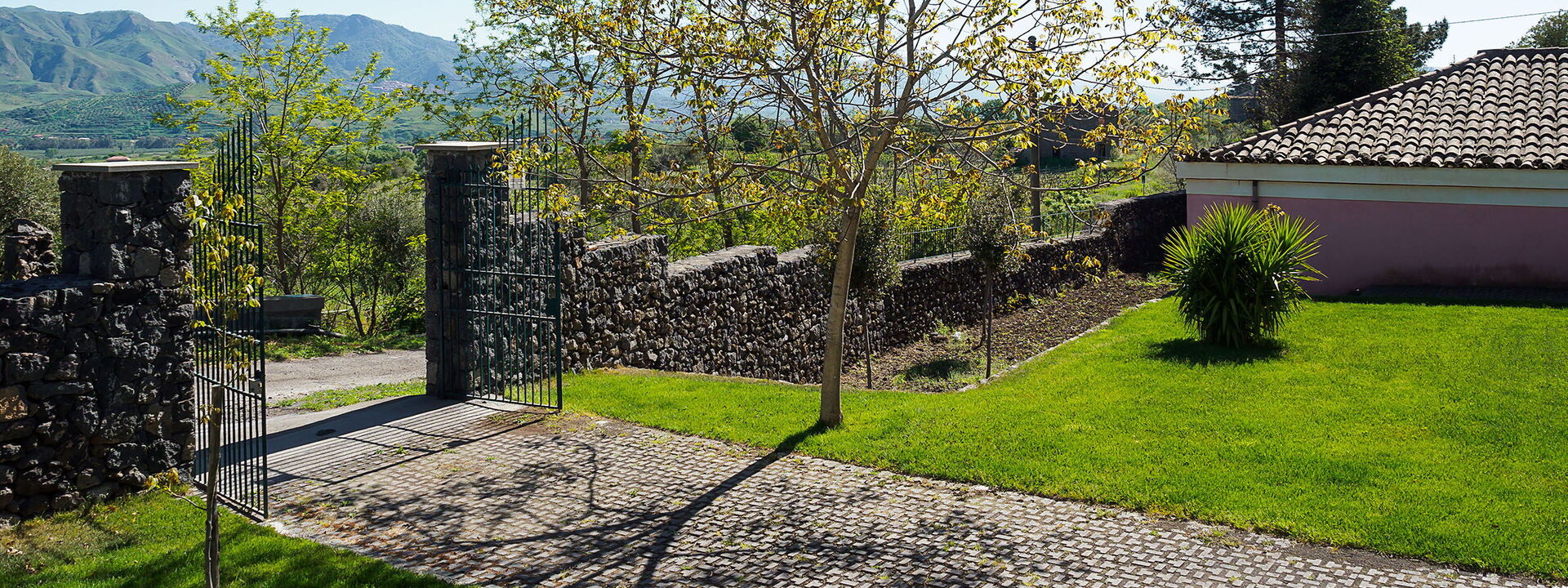 Villa Tranquilla - Randazzo, Sicilia: Autumn, Building Exterior, Main Entrance, Outdoor, Spring, Summer