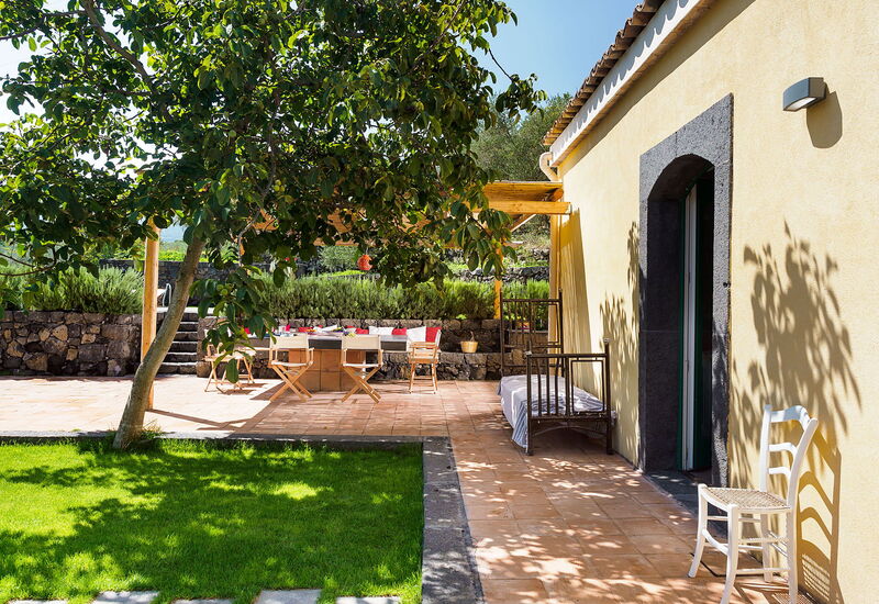 Villa Tranquilla - Randazzo, Sicilia: Autumn, Balcony / Terrace / Patio, Building Exterior, Outdoor, Spring, Summer