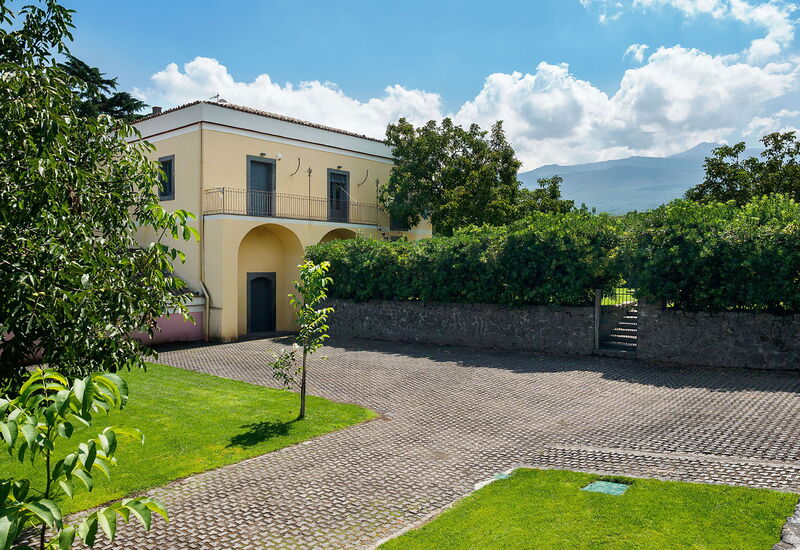 Villa Tranquilla - Randazzo, Sicilia: Autumn, Building Exterior, Garden, Outdoor, Spring, Summer