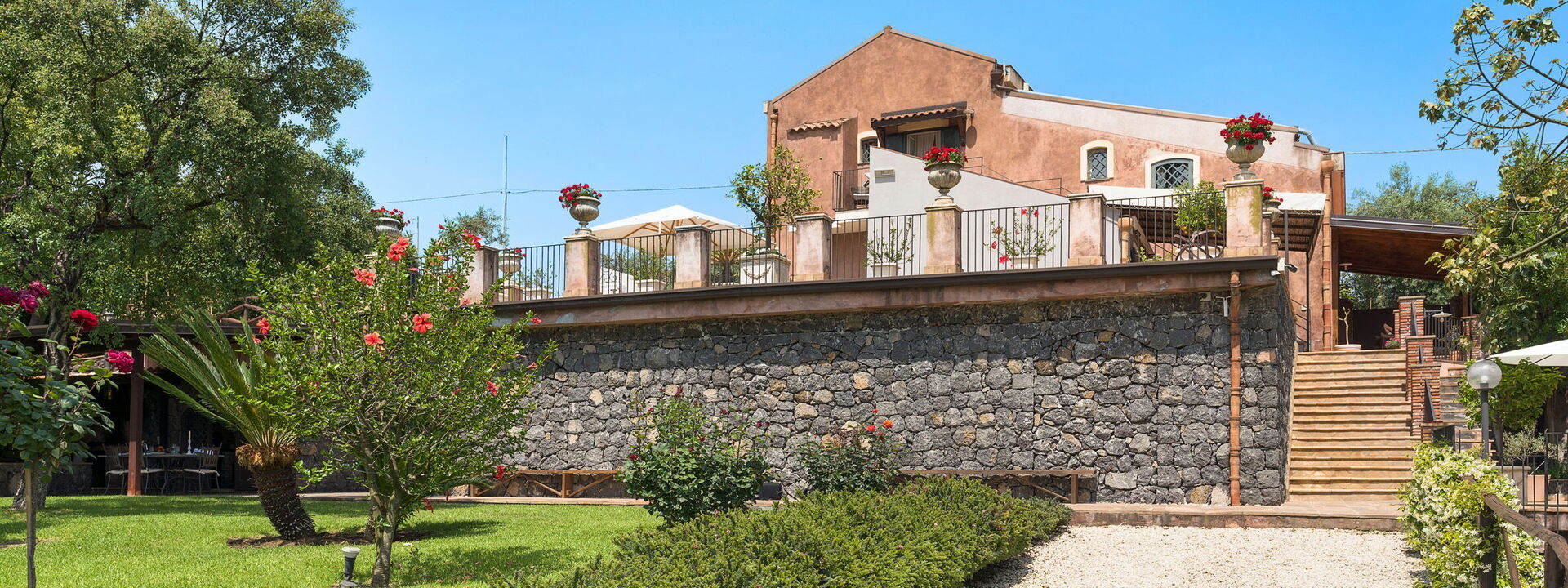 Oasi Verde - Santa Maria La Stella, Sicilia: Autumn, Building Exterior, Garden, Outdoor, Spring, Summer