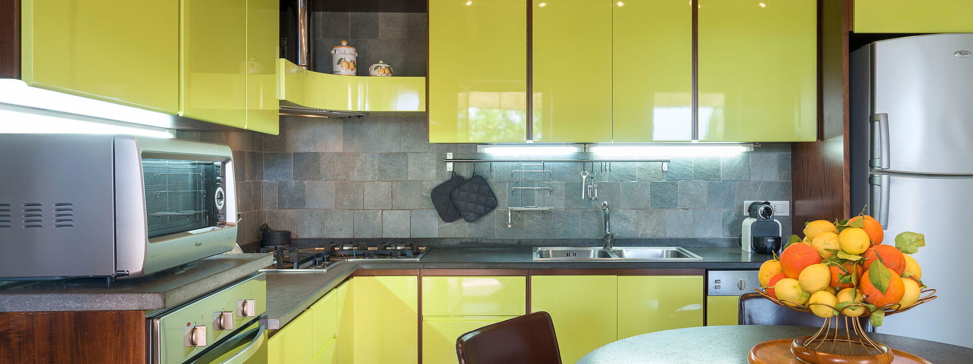 Oasi Verde - Santa Maria La Stella, Sicilia: Autumn, Kitchen, Spring, Summer