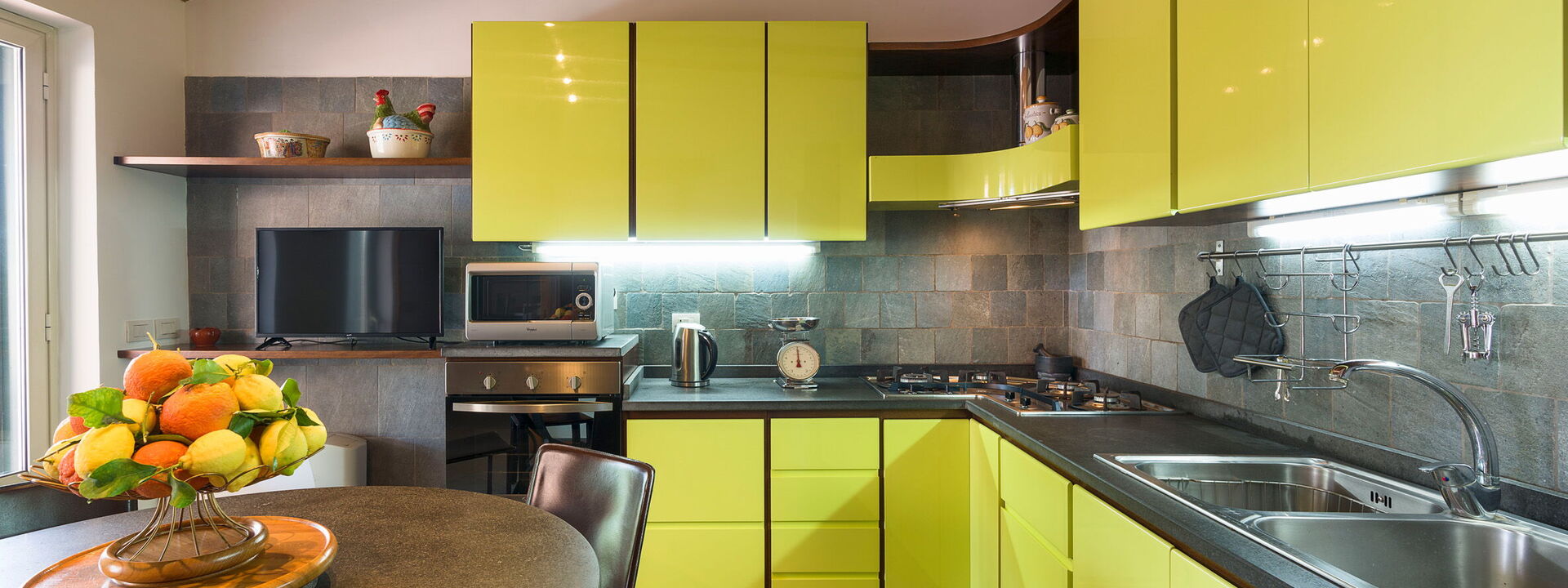 Oasi Verde - Santa Maria La Stella, Sicilia: Autumn, Kitchen, Spring, Summer